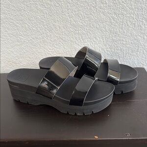 Reef Cushion Vista Higher Platform Sandal, Like New, Sz. 9, Black, slide.